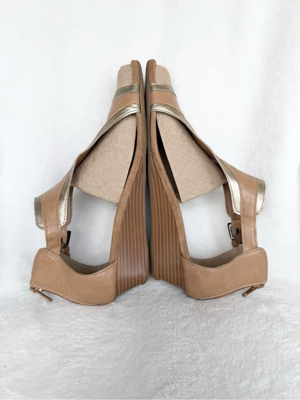 Aerosoles Light Brown Wedge Sandals Womens Size 9.5M Side Buckles